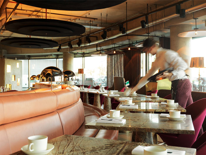 eclectic-restaurant-decor