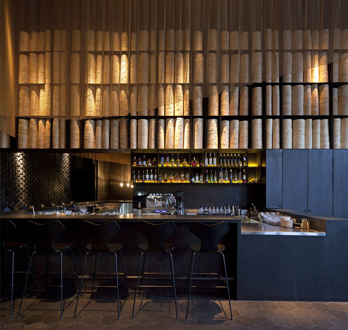 unique-restaurant-decor-gold