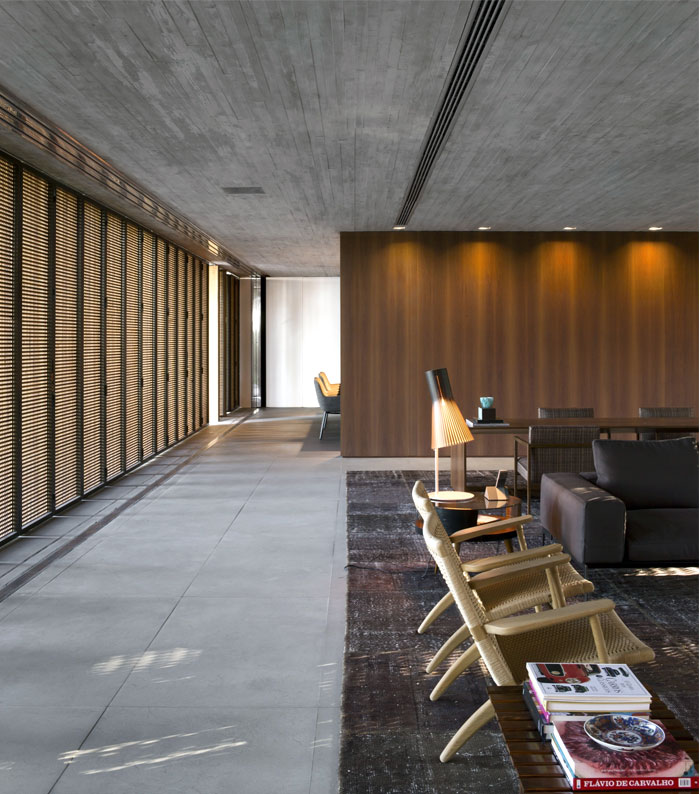 Minimalist P House Made Of Concrete and Wood - InteriorZine