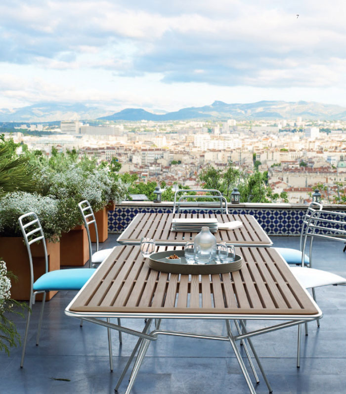 outdoor-dining-table