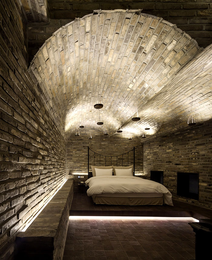 bedrooms-stone-arches