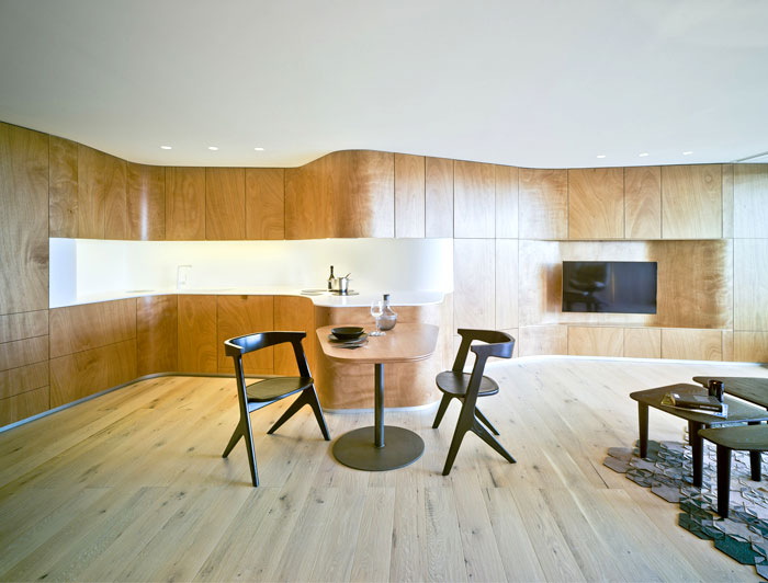 smoothly-curved-space