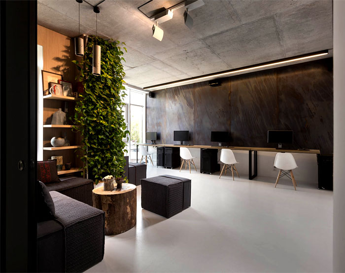 modern-office-located-kiev-8