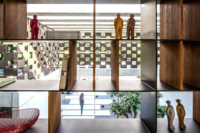 israeli-studio-pitsou-kedem-corten-house-10