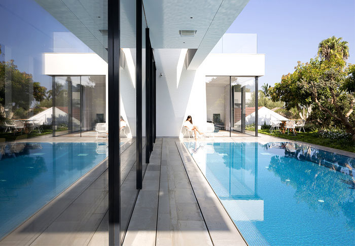 contemporary L shaped house 21