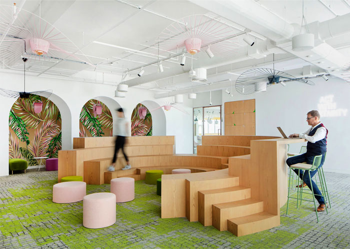 https://www.interiorzine.com/wp-content/uploads/2019/08/collaborative-space-meeting-station-edelman-office-roar.jpg