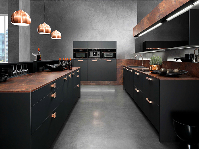 cocina gris oscuro cobre